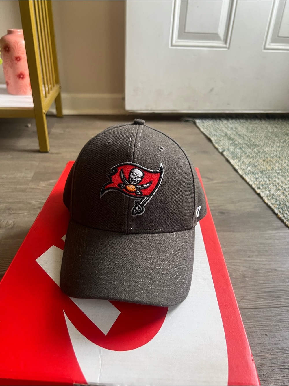 47 Brand Men’s NFL Tampa Bay Buccaneers Baseball Hat One Size